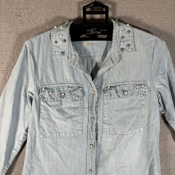 Kut From The Kloth Denim Shirt Women’s Size S Light Wash Pearl Snap Spike Collar - Picture 3 of 16